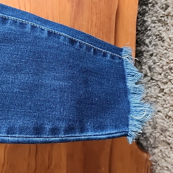 NWT Nature Denim: Maximum Comfort Distressed Jeans, Medium Wash, size 7/27 - Picture 2 of 8